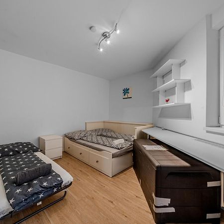 Huge Apartment Next To Train Station Close To The City Center Pressburg Exterior foto