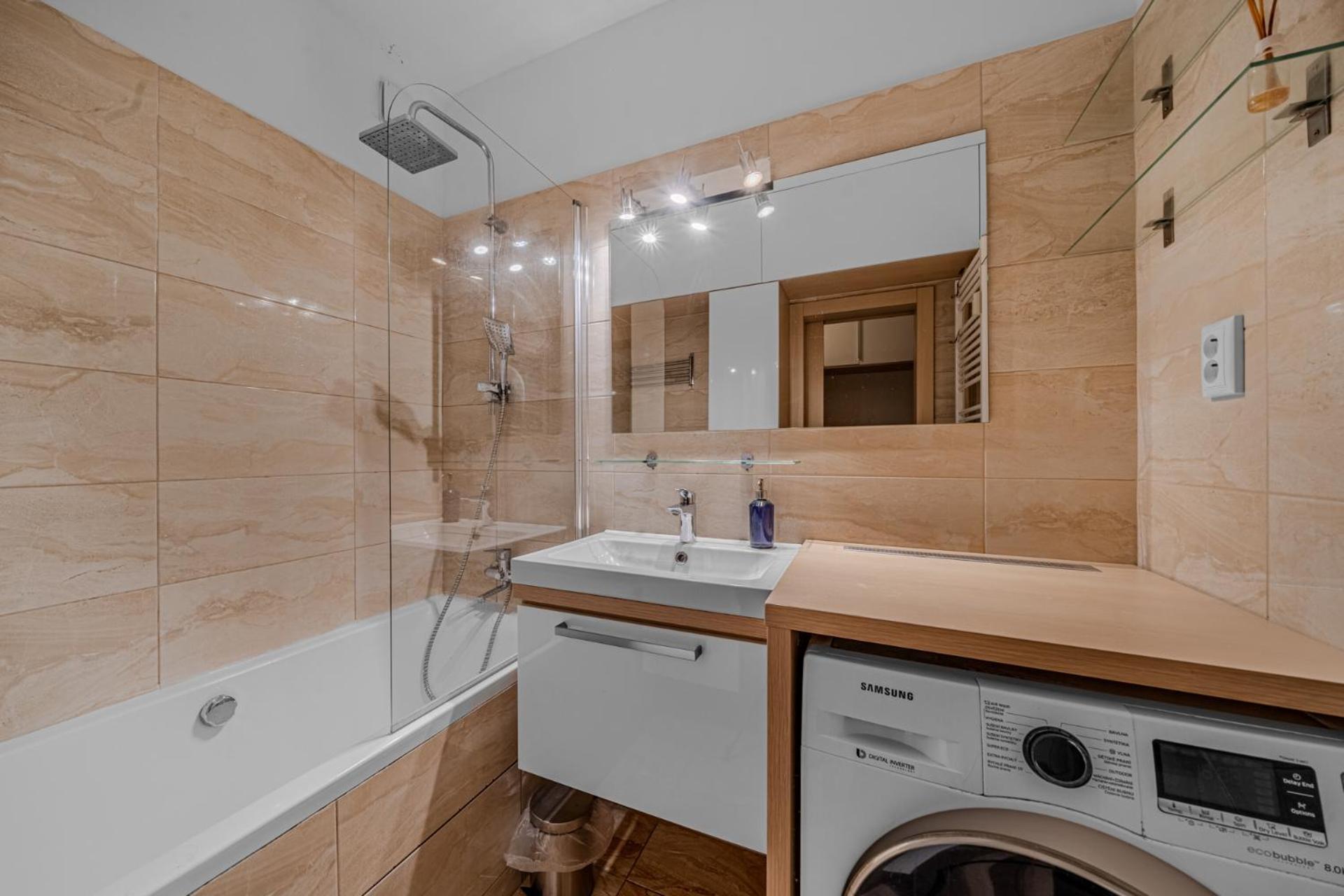 Huge Apartment Next To Train Station Close To The City Center Pressburg Exterior foto